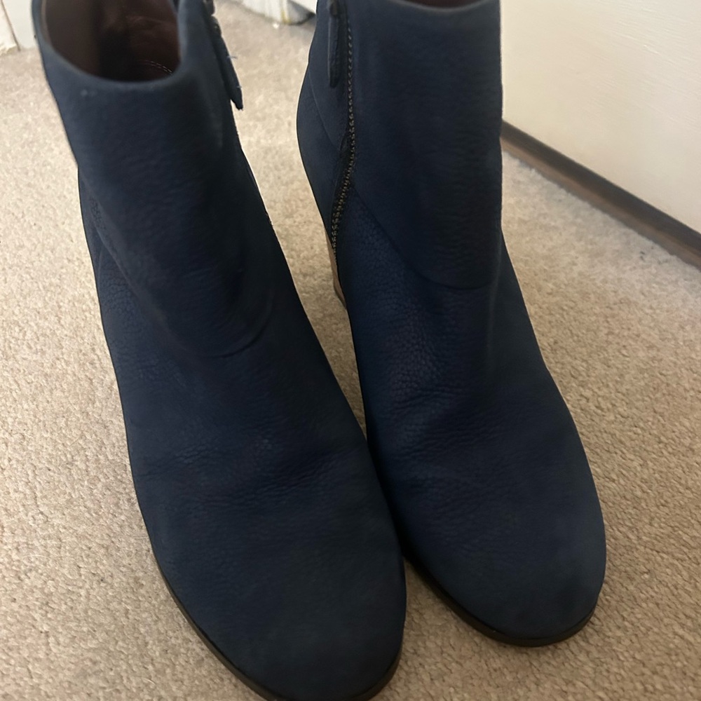 Cole Haan x Nike Air Navy Pebbled Suede booties- size 7, fits like 6.5
